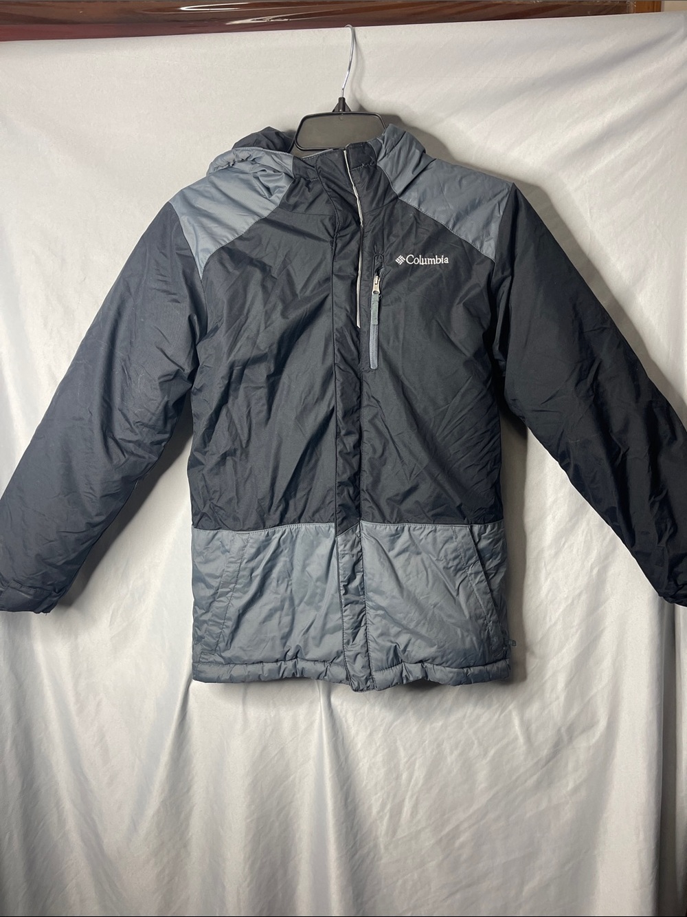 Columbia Men’s Black and Light Gray Insulated Puffer Jacket
